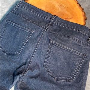 💚 3 for $15 💚 - Forever 21 Distressed Jeans Women size 27